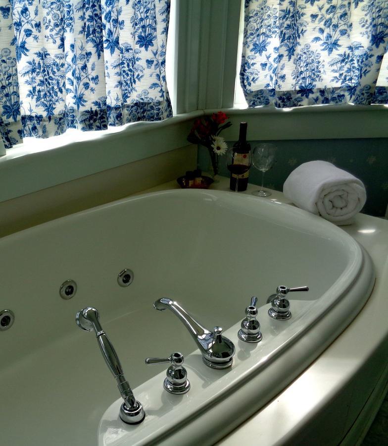 Blackinton Manor Bed and Breakfast North Adams Esterno foto